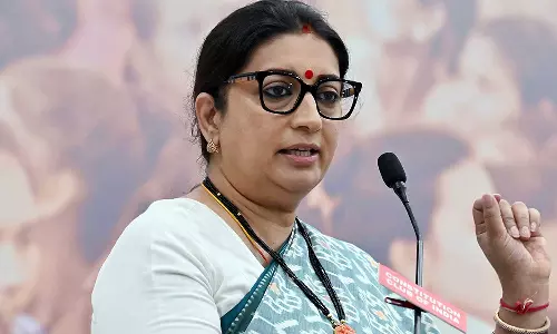 മണിപ്പൂരിലേത് മനുഷ്യത്വരഹിതവും അപലപനീയവുമായ സംഭവം; പ്രതികരണവുമായി സ്മൃതി ഇറാനി