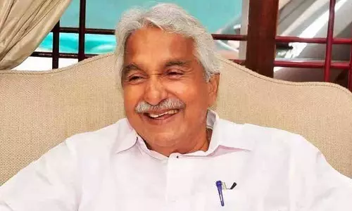 Prayers begin at Oommen Chandy Prayers begin at Oommen Chandy