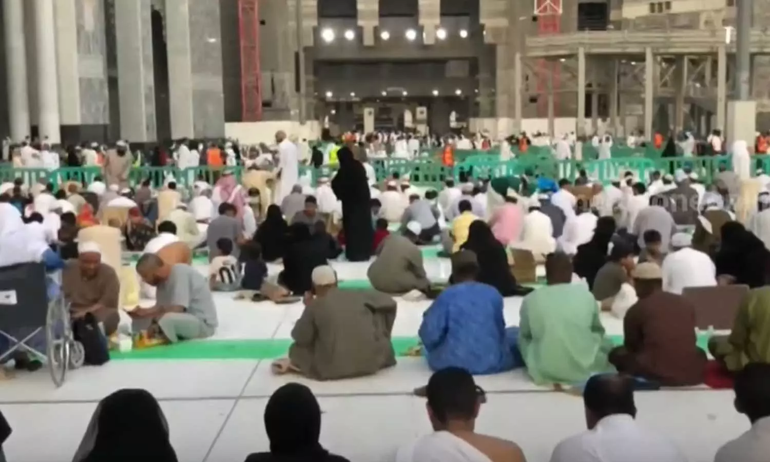 Foreigners can be invited for Umrah, says ministry Foreigners can be invited for Umrah, says ministry