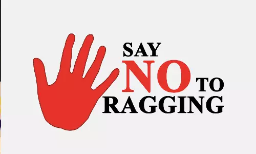 എറണാകുളം നായരമ്പലത്ത് പ്ലസ് വൺ വിദ്യാർഥിയെ റാഗ് ചെയ്‌തെന്ന പരാതിയിൽ പൊലീസ് കേസെടുത്തു