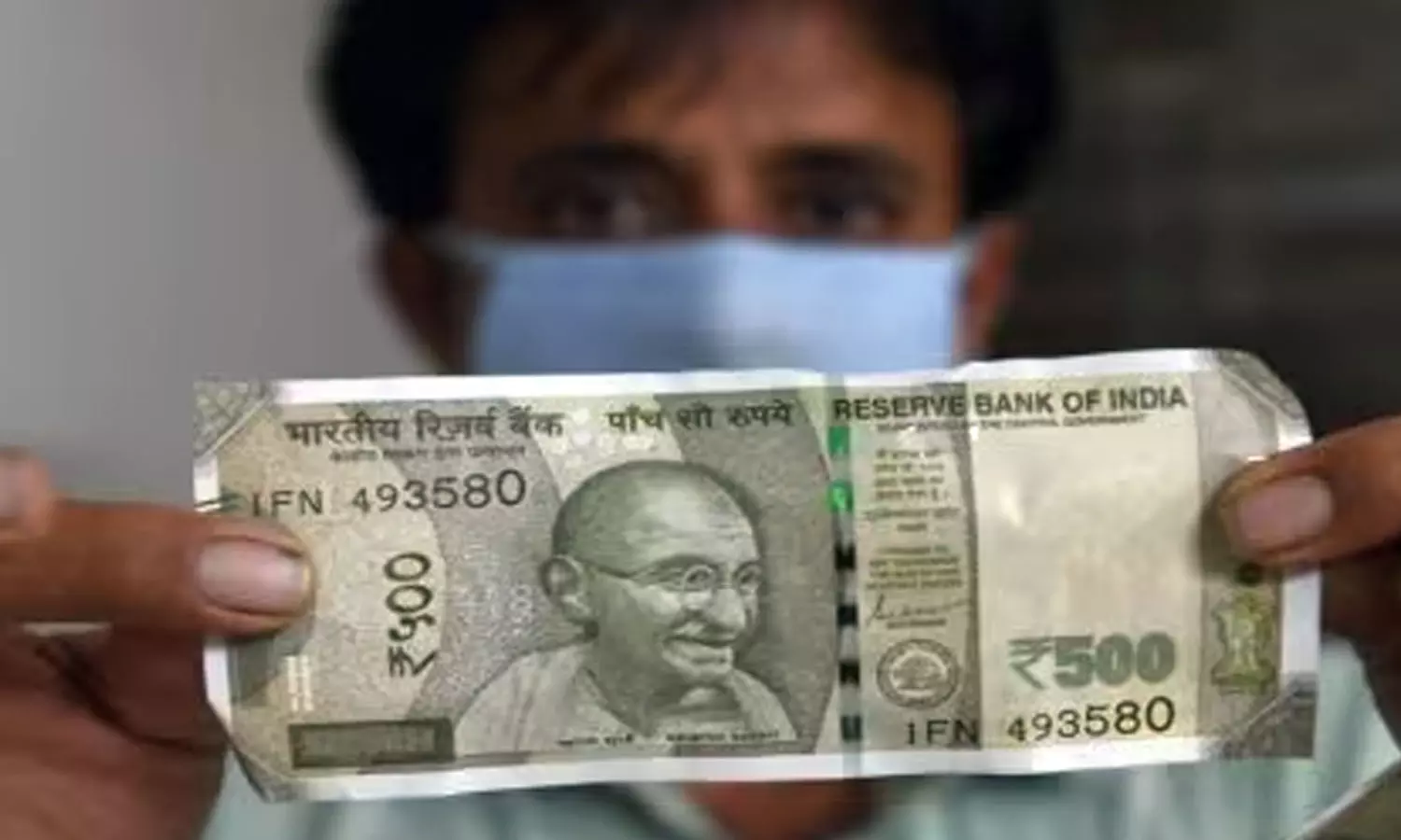 ഒന്നും കിട്ടിയില്ല, അഞ്ഞൂറ് രൂപ വീട്ടുപടിക്കലിട്ട് പോയി മോഷ്ടാക്കൾ