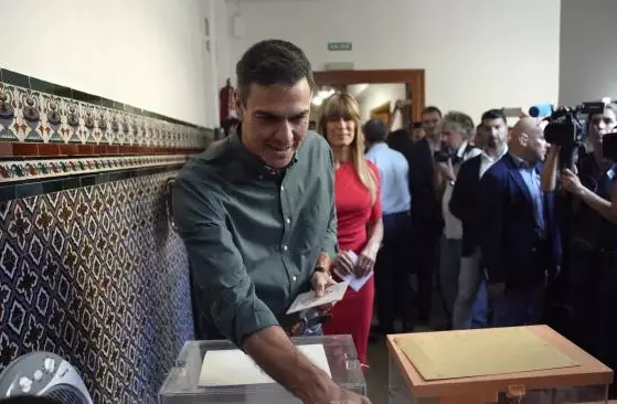 സ്പെയിൻ വലത്തോട്ടെന്ന് അഭിപ്രായ സർവെകൾ; പൊതുതെരഞ്ഞെടുപ്പ് പുരോഗമിക്കുന്നു സ്പെയിൻ വലത്തോട്ടെന്ന് അഭിപ്രായ സർവെകൾ; പൊതുതെരഞ്ഞെടുപ്പ് പുരോഗമിക്കുന്നു