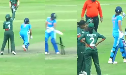 എന്ത് ഔട്ട്? സ്റ്റമ്പ് അടിച്ചു തകർത്ത് ഹർമൻപ്രീത് കൗർ, അമ്പയറോട് കയർത്ത് മടക്കം