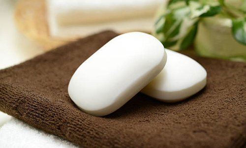 ​ഒരേ സോപ്പ് ഉപയോ​ഗിച്ച് നിരവധി ആളുകള്‍ കുളിച്ചാലോ? അറിയേണ്ടത്