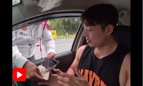 Delhi Cop Fines Korean Man