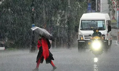 മഴ മുന്നറിയിപ്പിൽ മാറ്റം; നാല് ജില്ലകളിൽ തീവ്ര മഴയ്ക്ക് സാധ്യത, ഓറഞ്ച് അലർട്ട്