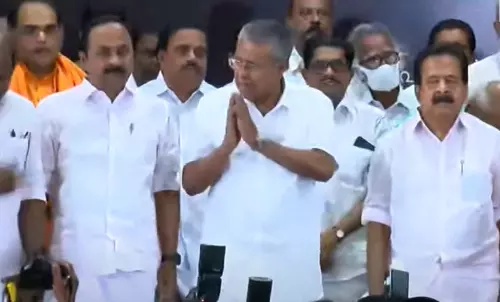 കോൺഗ്രസ് പാർട്ടിയുടെ ചലിക്കുന്ന നേതാവ്; ഉമ്മൻ ചാണ്ടി അനുസ്മരണത്തിൽ മുഖ്യമന്ത്രി കോൺഗ്രസ് പാർട്ടിയുടെ ചലിക്കുന്ന നേതാവ്; ഉമ്മൻ ചാണ്ടി അനുസ്മരണത്തിൽ മുഖ്യമന്ത്രി