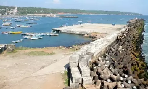 വിഴിഞ്ഞം തുറമുഖം; പാറ നീക്കത്തിനുള്ള നിയന്ത്രണം ഒഴിവാക്കണമെന്ന് തമിഴ്നാടിനോട് കേരളം