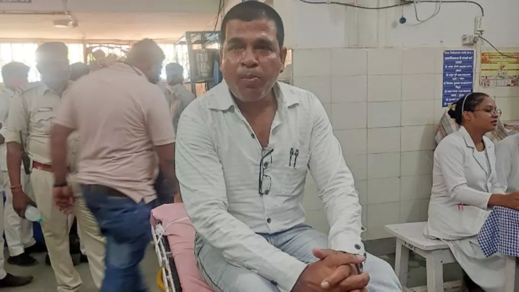 കൈക്കൂലി വാങ്ങുന്നത് കയ്യോടെ പിടികൂടി; 5,000 രൂപ വിഴുങ്ങി ഉദ്യോഗസ്ഥൻ കൈക്കൂലി വാങ്ങുന്നത് കയ്യോടെ പിടികൂടി; 5,000 രൂപ വിഴുങ്ങി ഉദ്യോഗസ്ഥൻ