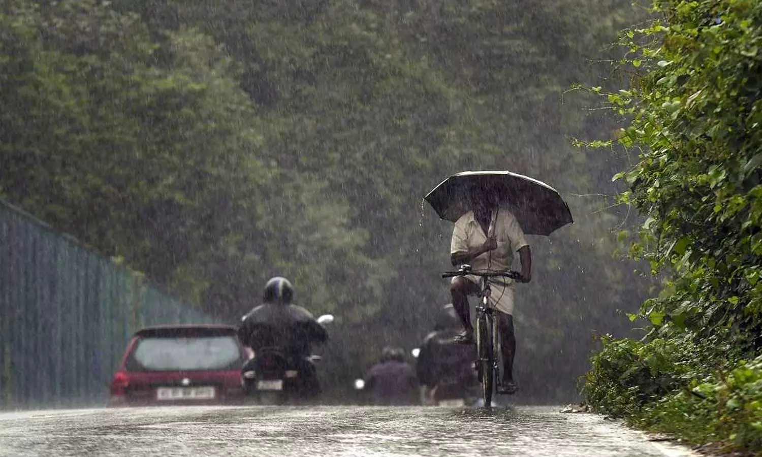 Heavy rain likely in Kerala till Thursday; Orange alert in four districts today,Heavy rain Kerala ,Orange alert in four districts,Keralarain,കനത്ത മഴ വ്യാഴാഴ്ച വരെ,കേരളത്തില്‍ മഴ തുടരും,,കേരളത്തില്‍ കനത്ത മഴ തുടരും,latest malayalam news
