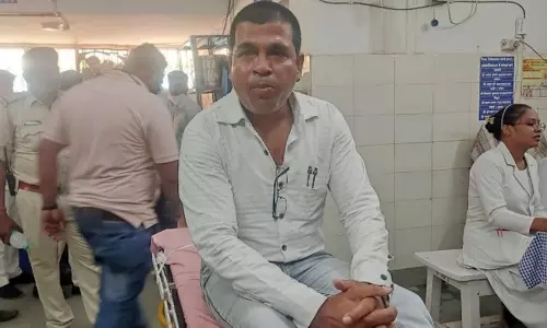 കൈക്കൂലി വാങ്ങുന്നത് കയ്യോടെ പിടികൂടി; 5,000 രൂപ വിഴുങ്ങി ഉദ്യോഗസ്ഥൻ