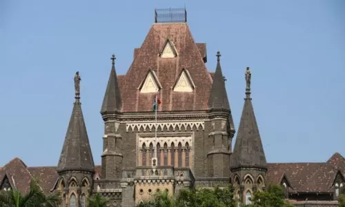 വാട്സ്ആപ്പ് സ്റ്റാറ്റസുകൾ ഉത്തരവാദിത്തത്തോടെ പോസ്റ്റ് ചെയ്യണം: ബോംബെ ഹൈക്കോടതി