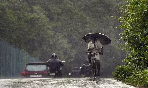 Heavy rain likely in Kerala till Thursday; Orange alert in four districts today,Heavy rain Kerala ,Orange alert in four districts,Keralarain,കനത്ത മഴ വ്യാഴാഴ്ച വരെ,കേരളത്തില്‍ മഴ തുടരും,,കേരളത്തില്‍ കനത്ത മഴ തുടരും,latest malayalam news