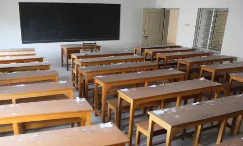 പാഠഭാഗങ്ങൾ എഴുതാത്തതിന് മൂന്നാം ക്ലാസുകാരിയെ തല്ലി പരിക്കേൽപ്പിച്ചു; അധ്യാപകൻ അറസ്റ്റിൽ