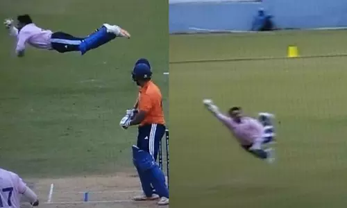 എന്ത് വിശേഷിപ്പിക്കണം ഈ ക്യാച്ചിനെ? തരംഗമായി പ്രഭ്‌സിംറാൻ സിങ്