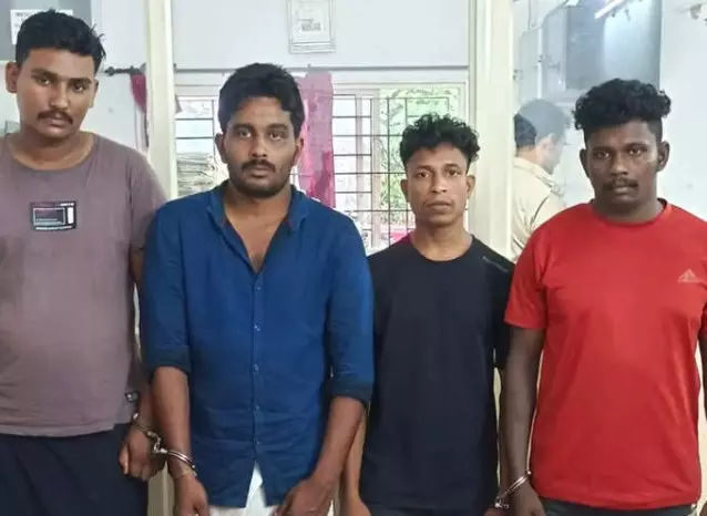 ജ്വല്ലറി കവർച്ചാശ്രമം; ചാരിറ്റി പ്രവർത്തകനും കൂട്ടാളികളും പിടിയിൽ ജ്വല്ലറി കവർച്ചാശ്രമം; ചാരിറ്റി പ്രവർത്തകനും കൂട്ടാളികളും പിടിയിൽ