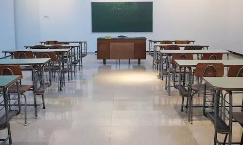 മലബാറിലെ പ്ലസ് വൺ സീറ്റ് പ്രതിസന്ധി: 97 പുതിയ ബാച്ചുകള് അനുവദിക്കുന്നത് മന്ത്രിസഭായോഗം പരിഗണിക്കും മലബാറിലെ പ്ലസ് വൺ സീറ്റ് പ്രതിസന്ധി: 97 പുതിയ ബാച്ചുകള് അനുവദിക്കുന്നത് മന്ത്രിസഭായോഗം പരിഗണിക്കും