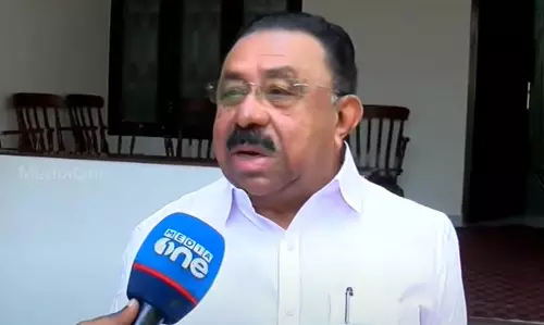 മൈക്ക് തകരാറിലായ സംഭവം; രാജാവിനേക്കാൾ വലിയ രാജഭക്തിയാണ് കേസെടുത്ത പൊലീസിനെന്ന് എം.എം.ഹസൻ മൈക്ക് തകരാറിലായ സംഭവം; രാജാവിനേക്കാൾ വലിയ രാജഭക്തിയാണ് കേസെടുത്ത പൊലീസിനെന്ന് എം.എം.ഹസൻ