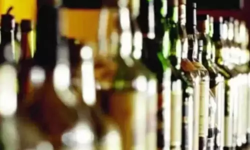 മദ്യനയം അംഗീകരിച്ച് മന്ത്രിസഭ; ബാർ ലൈസൻസ് ഫീസ് വർധിപ്പിച്ചു