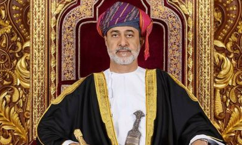 പുതിയ തൊഴിൽ നിയമത്തിന് ഒമാൻ സുൽത്താന്റെ അംഗീകാരം: ജോലി സമയം ഇനി എട്ട് മണിക്കൂർ