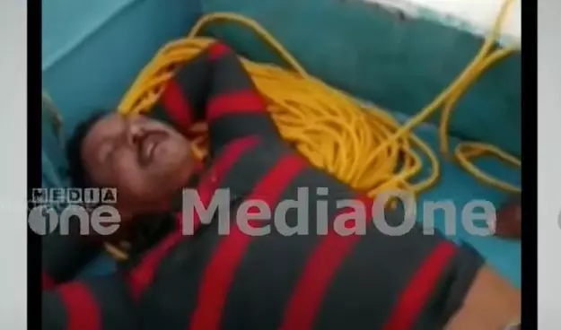 മുതലപ്പൊഴിയിൽ ശക്തമായ കടൽക്ഷോഭം; വള്ളം മറിഞ്ഞ് മത്സ്യത്തൊഴിലാളിക്ക് പരിക്ക്