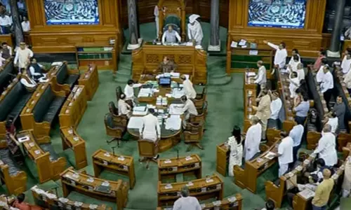 മണിപ്പൂർ കലാപം ചർച്ചയ്ക്കെടുക്കാതെ കേന്ദ്രം; പാർലമെന്റിൽ കറുപ്പണിഞ്ഞ് പ്രതിഷേധിക്കാൻ പ്രതിപക്ഷം