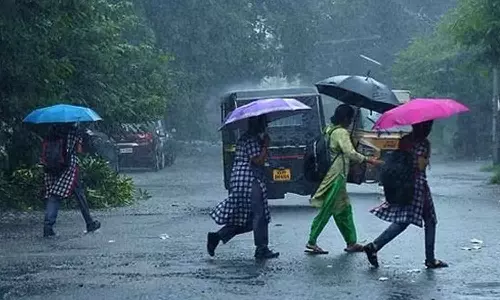 കേരളത്തിന്റെ വടക്കൻ ജില്ലകളിൽ ഇന്നും മഴ; അഞ്ച് ജില്ലകളിൽ യെല്ലോ അലർട്ട് കേരളത്തിന്റെ വടക്കൻ ജില്ലകളിൽ ഇന്നും മഴ; അഞ്ച് ജില്ലകളിൽ യെല്ലോ അലർട്ട്