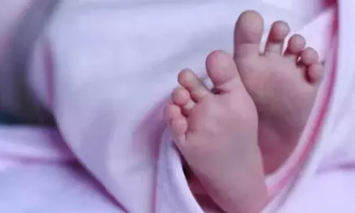 couple sells their baby to buy iPhone 14 for making reels