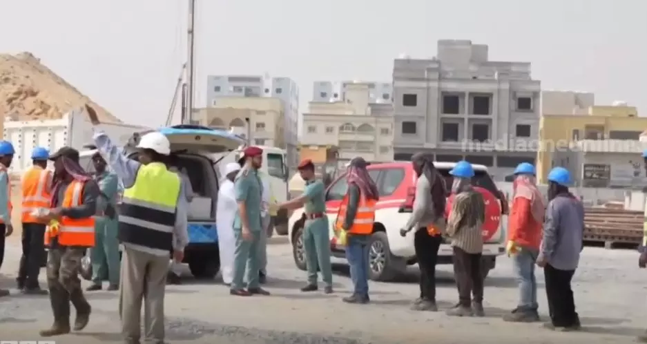 തൊഴിലാളികൾക്ക് ആശ്വാസമേകി അജ്മാൻ പൊലീസ്; ഭക്ഷണം വിതരണം ചെയ്തു തൊഴിലാളികൾക്ക് ആശ്വാസമേകി അജ്മാൻ പൊലീസ്; ഭക്ഷണം വിതരണം ചെയ്തു