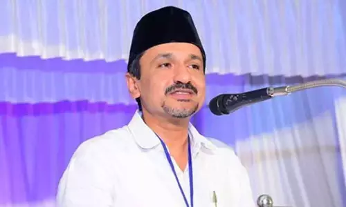 Malappuram police crackdown Governments confession: Sadikhali Shihab Thangal, latest news malayalam, മലപ്പുറം പൊലീസിലെ അഴിച്ചുപണി സർക്കാറിന്റെ കുറ്റസമ്മതം: സാദിഖലി ശിഹാബ് തങ്ങൾ Malappuram police crackdown Governments confession: Sadikhali Shihab Thangal, latest news malayalam, മലപ്പുറം പൊലീസിലെ അഴിച്ചുപണി സർക്കാറിന്റെ കുറ്റസമ്മതം: സാദിഖലി ശിഹാബ് തങ്ങൾ