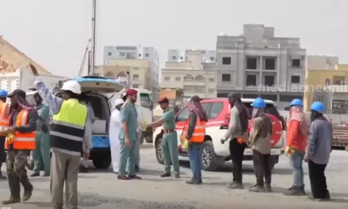 തൊഴിലാളികൾക്ക് ആശ്വാസമേകി അജ്മാൻ പൊലീസ്; ഭക്ഷണം വിതരണം ചെയ്തു തൊഴിലാളികൾക്ക് ആശ്വാസമേകി അജ്മാൻ പൊലീസ്; ഭക്ഷണം വിതരണം ചെയ്തു
