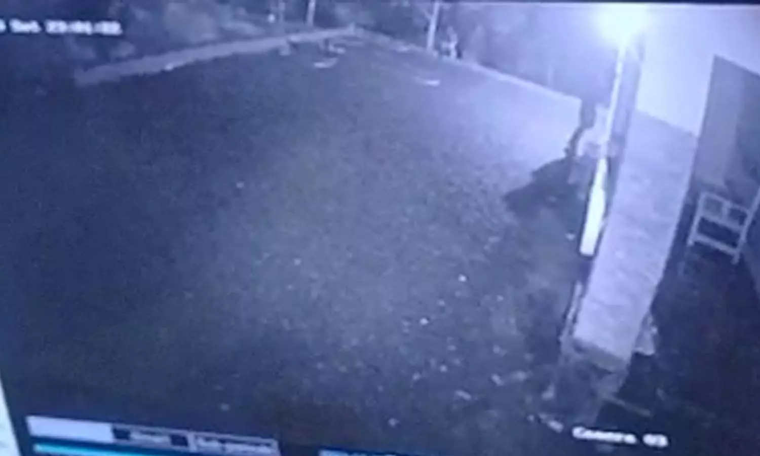 പാതിരാത്രി എത്തി ചുമരിൽ ചിത്രംവര; കണ്ണൂരിലെ ബ്ലാക്ക് മാന്റെ സിസിടിവി ദൃശ്യങ്ങൾ പുറത്ത് പാതിരാത്രി എത്തി ചുമരിൽ ചിത്രംവര; കണ്ണൂരിലെ ബ്ലാക്ക് മാന്റെ സിസിടിവി ദൃശ്യങ്ങൾ പുറത്ത്