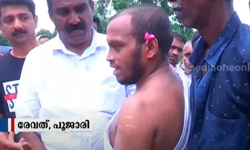 last rites of five year old girl killed in aluva done by chalakudy native last rites of five year old girl killed in aluva done by chalakudy native