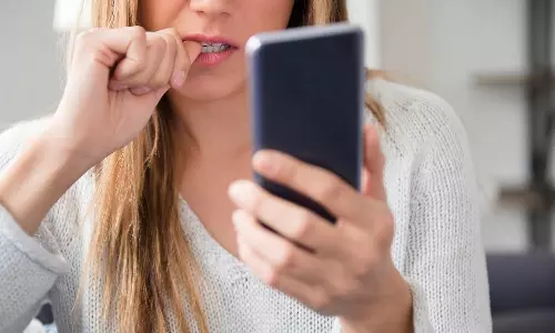 നഖം കടിക്കുന്ന ശീലം ഉളളവരാണോ? പല്ലിന്റെ ആരോഗ്യത്തിന് നല്ലതല്ല നഖം കടിക്കുന്ന ശീലം ഉളളവരാണോ? പല്ലിന്റെ ആരോഗ്യത്തിന് നല്ലതല്ല