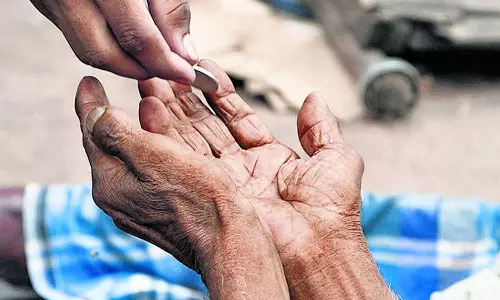 ഭിക്ഷാടന മാഫിയയുടെ കയ്യിൽ അകപ്പെട്ട ആദിവാസി കുടുംബത്തെ രക്ഷപെടുത്തി