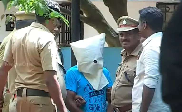 ആലുവ കൊലപാതകം; പ്രതിയുടെ കസ്റ്റഡി അപേക്ഷ പോക്സോ കോടതിയിൽ ആലുവ കൊലപാതകം; പ്രതിയുടെ കസ്റ്റഡി അപേക്ഷ പോക്സോ കോടതിയിൽ