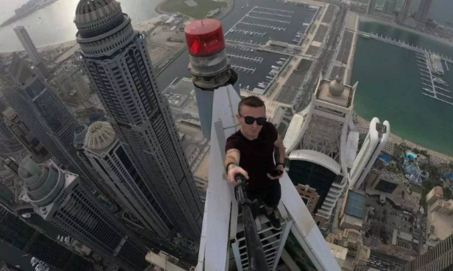 French daredevil ,Hong Kong,Daredevil known for his high-rise stunts dies after falling from 68th floor,കെട്ടിടത്തിന്റെ 68-ാം നിലയിൽ നിന്ന് വീണ് ഫ്രഞ്ച് സാഹസികന് ദാരുണാന്ത്യം, French daredevil ,Hong Kong,Daredevil known for his high-rise stunts dies after falling from 68th floor,കെട്ടിടത്തിന്റെ 68-ാം നിലയിൽ നിന്ന് വീണ് ഫ്രഞ്ച് സാഹസികന് ദാരുണാന്ത്യം,