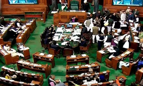 ആലുവയിൽ അഞ്ചുവയസുകാരിയുടെ കൊലപാതകം; പാർലമെന്റിൽ ഉന്നയിക്കാൻ കോൺഗ്രസ് ആലുവയിൽ അഞ്ചുവയസുകാരിയുടെ കൊലപാതകം; പാർലമെന്റിൽ ഉന്നയിക്കാൻ കോൺഗ്രസ്