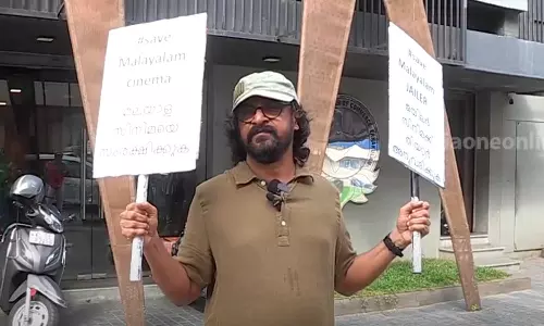 രജനീകാന്തിന്റെ ജയിലറിന് വേണ്ടി തന്റെ ജയിലർ തഴയുന്നു; ഒറ്റയാൾ സമരവുമായി സംവിധായകൻ രജനീകാന്തിന്റെ ജയിലറിന് വേണ്ടി തന്റെ ജയിലർ തഴയുന്നു; ഒറ്റയാൾ സമരവുമായി സംവിധായകൻ