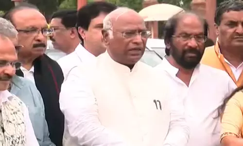 മണിപ്പൂരിൽ പ്രധാനമന്ത്രി നേരിട്ട് ഇടപെടണം; ഇൻഡ്യ എംപിമാർ രാഷ്ട്രപതിയെ കണ്ടു