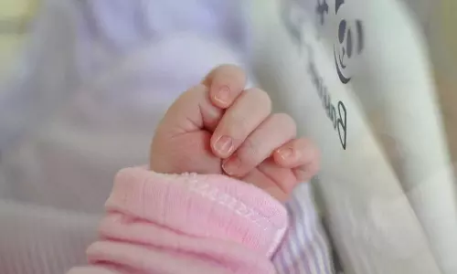 infant rescued,Kolkata mother sells  daughter,Anandapur police ,21 ദിവസം പ്രായമായ മകളെ നാല് ലക്ഷം രൂപക്ക് വിറ്റു; അമ്മയടക്കം നാലുപേർ അറസ്റ്റിൽ