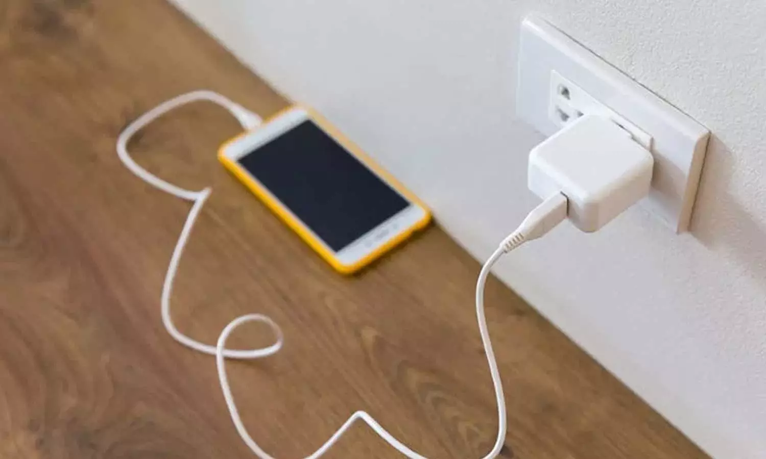 8-month-old baby dies in Karwar after putting mobile charger in mouth