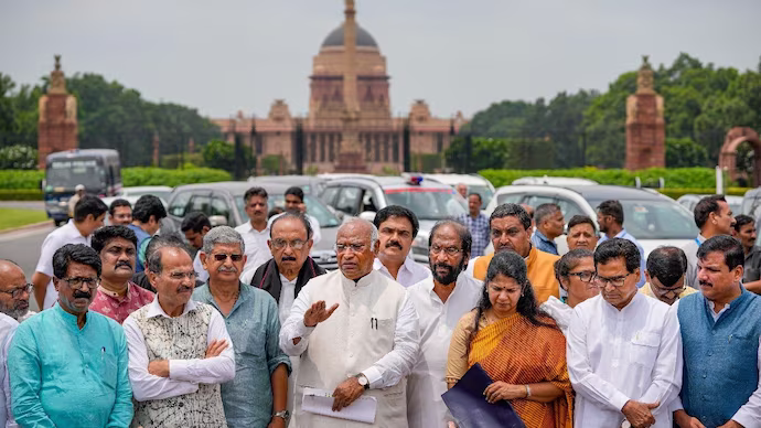 Leaders from the Opposition alliance INDIA met President Droupadi Murmu