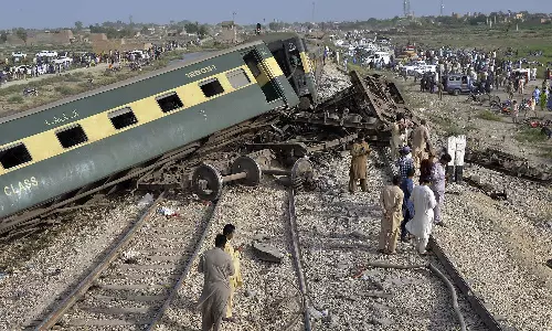 30 dead, 80 injured after passenger train derails in Pakistan