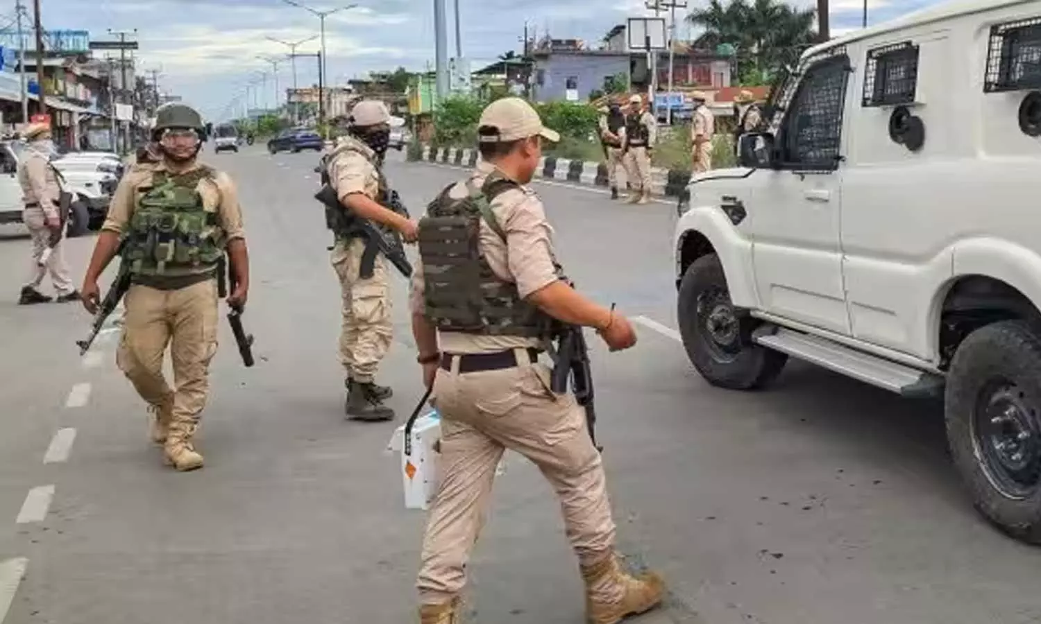 May 4 Manipur incident,Manipur Police,suspension,Nongpok Sekmai police station ,മണിപ്പൂരില് യുവതികളെ നഗ്നരാക്കി നടത്തിയ സംഭവം: അഞ്ച് പൊലീസുകാരെ സസ്പെൻഡ് ചെയ്തു,മണിപ്പൂര് വീഡിയോ, മണിപ്പൂര് പൊലീസ് നടപടി,മണിപ്പൂര് കലാപം May 4 Manipur incident,Manipur Police,suspension,Nongpok Sekmai police station ,മണിപ്പൂരില് യുവതികളെ നഗ്നരാക്കി നടത്തിയ സംഭവം: അഞ്ച് പൊലീസുകാരെ സസ്പെൻഡ് ചെയ്തു,മണിപ്പൂര് വീഡിയോ, മണിപ്പൂര് പൊലീസ് നടപടി,മണിപ്പൂര് കലാപം