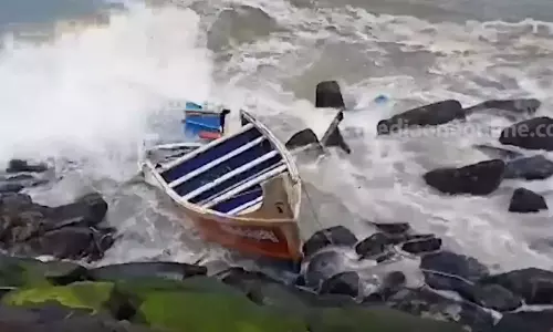 മുതലപ്പൊഴിയിൽ വീണ്ടും വള്ളം മറിഞ്ഞു