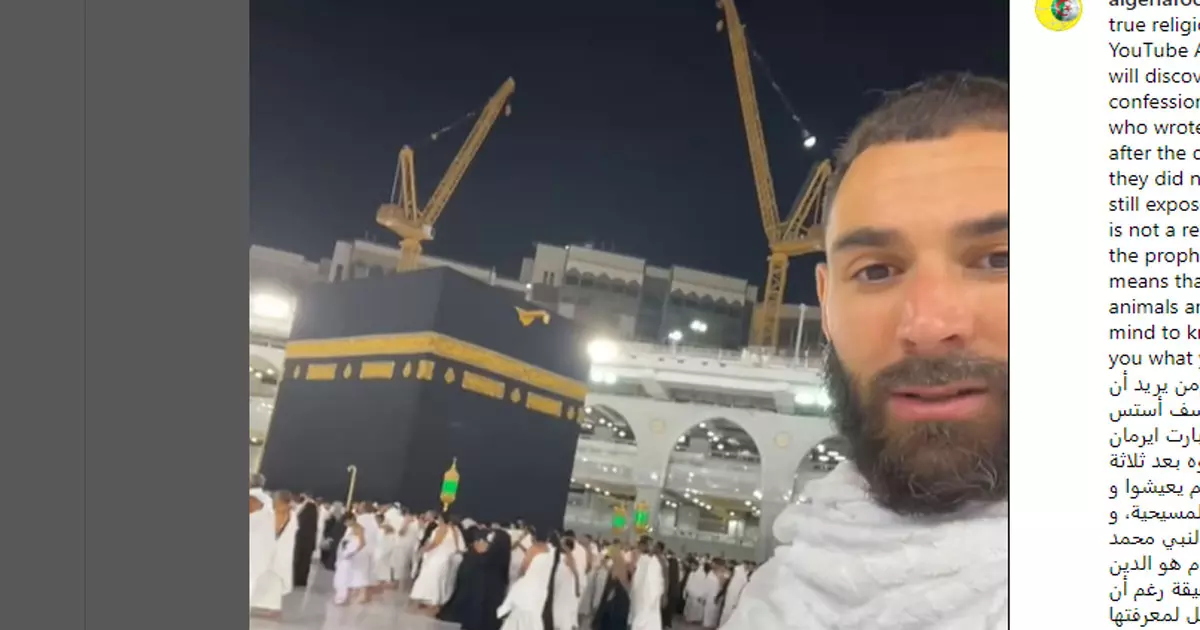 French striker Karim Benzema performs Umrah, video French striker Karim Benzema performs Umrah, video
