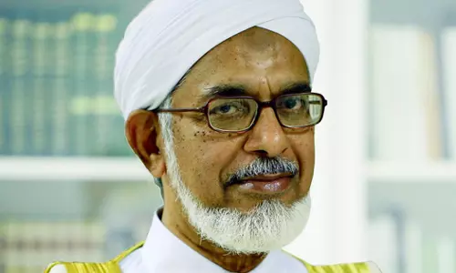 Samasta Mushavara member Dr. Bahauddin Muhammad Nadvi against the appointment of MK Zakir as Waqf Board Chairman.