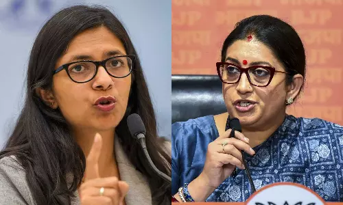 swati maliwal and smriti irani