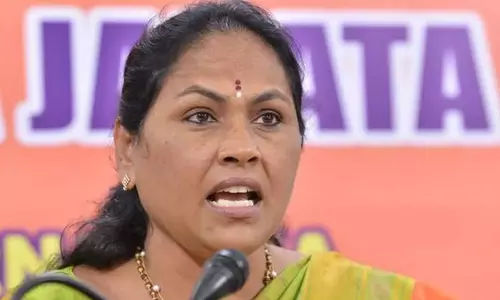 മോദിയെ കെട്ടിപ്പിടിച്ചു, കണ്ണിറുക്കി കാണിച്ചു, ഇപ്പോൾ ഫ്ലയിങ് കിസ്സ്; പാർലമെന്റിനെ അപമാനിക്കുന്നത് കോണ്‍ഗ്രസിന്റെ സ്വഭാവമെന്ന് കേന്ദ്രമന്ത്രി